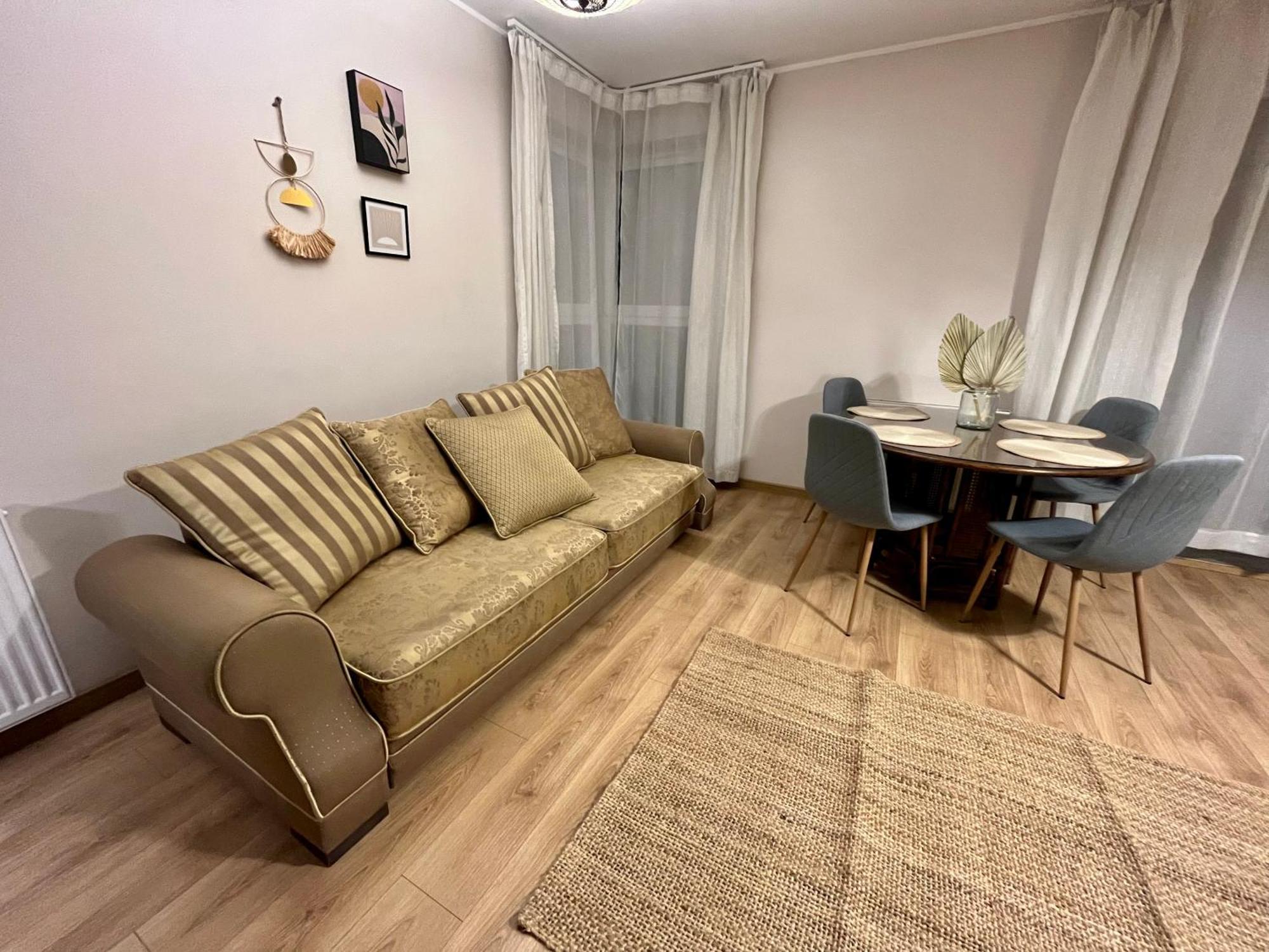 Oldtown Retro Apartment By Marina With Balcony For 6 People 格但斯克 外观 照片